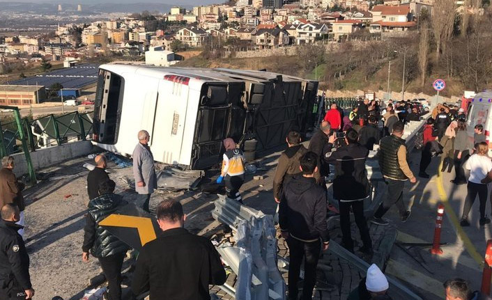 Tur otobüsü devrildi! Yaralılar var