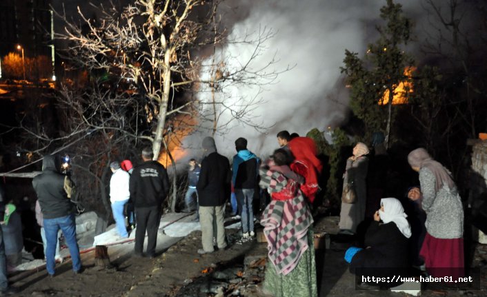 Ankara'da iki gecekondu yandı; 20 kişi evsiz kaldı