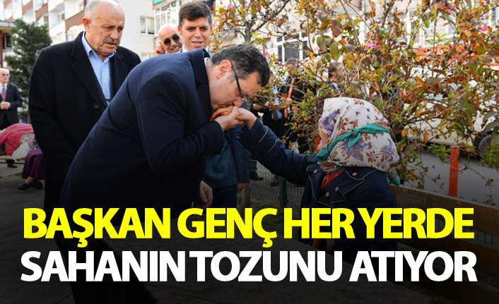 Başkan Genç sahanın tozunu atıyor