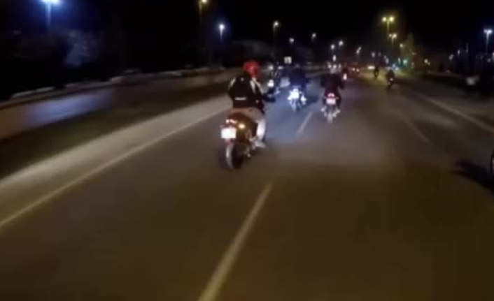 Motosikletli maganda trafikte dehşet saçtı!