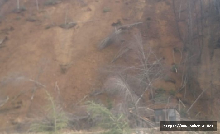 Giresun'da heyelan yolu kapattı