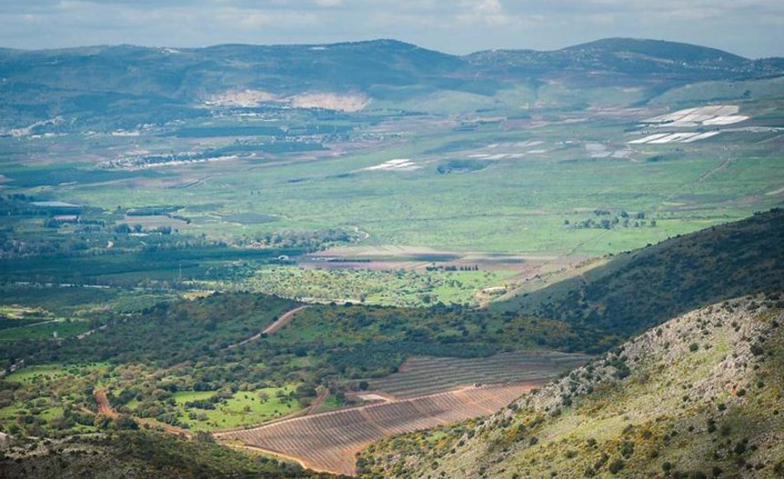 Trump, Golan Tepeleri'ndeki "İsrail egemenliğini" tanıyan kararnameyi yarın imzalayacak