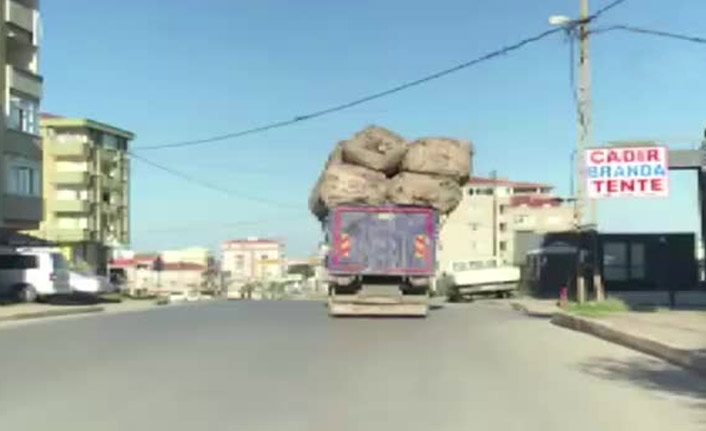 Trafiğe hiçe sayıp tehlikeye atan kamyon böyle görüntülendi