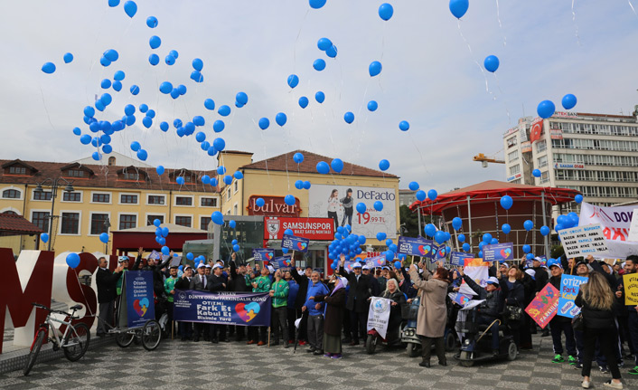 Mavi balonlar Otizmliler için gökyüzüne bırakıldı