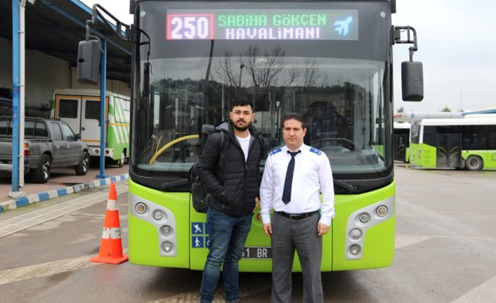 Otobüste bulduğu cüzdanın sahibine sosyal medyadan ulaştı