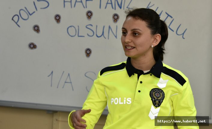 Öğretmenler derse polis üniforması ile girdi