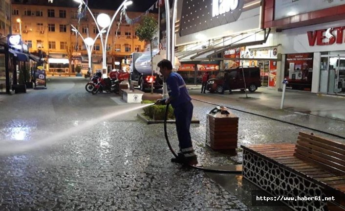 Rize sokakları köpükle yıkanıyor