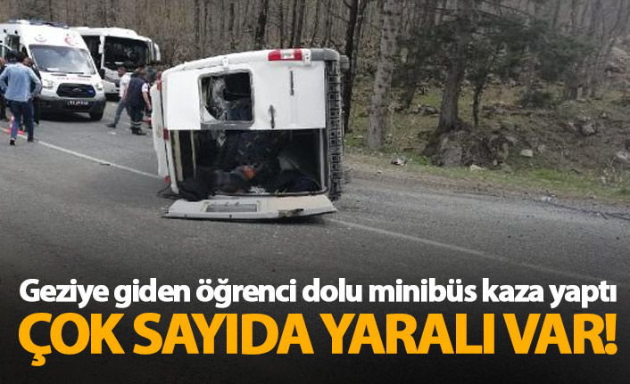 Öğrenci dolu minibüs kaza yaptı