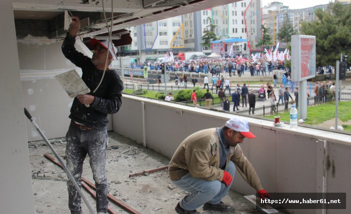 işçiler yürüdü onlar çalışmaya devam etti