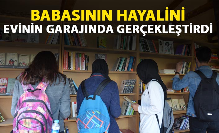 Evlerinin garajını kütüphaneye çevirdi