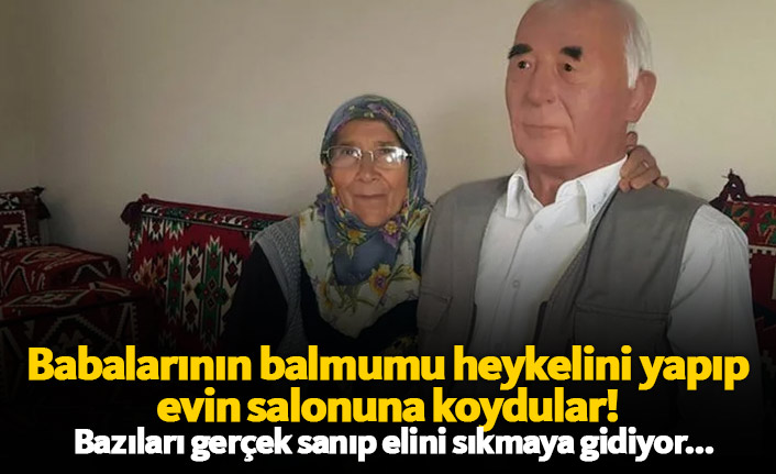 Babasının bal mumu heykelini yaptırıp salona koydu