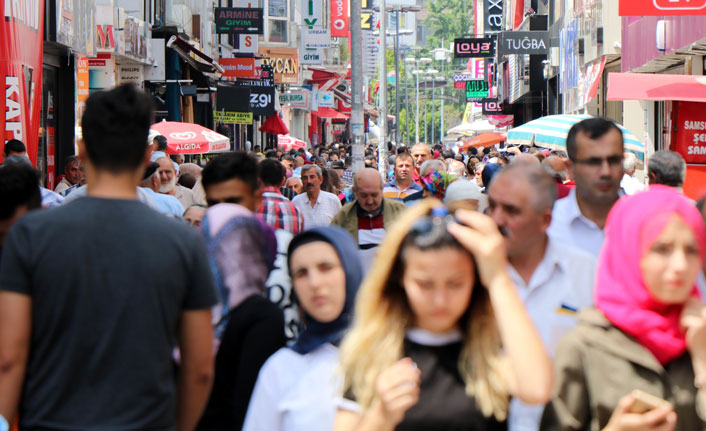 Çarşı- pazarda bayram hareketliliği