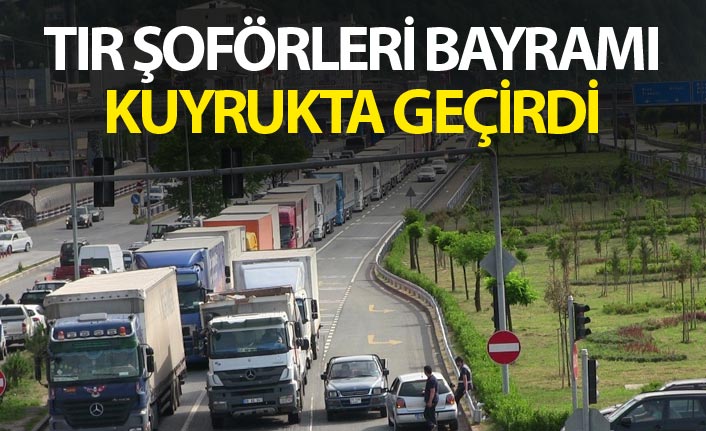 Sarp Sınır Kapısında tır şoförleri bayramı kuyrukta geçirdi