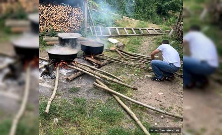 Karadeniz'de dut pekmezi zamanı