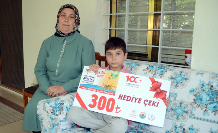 Minik Ahmet, teyzesinin kanser olduğunu ortaya çıkardı