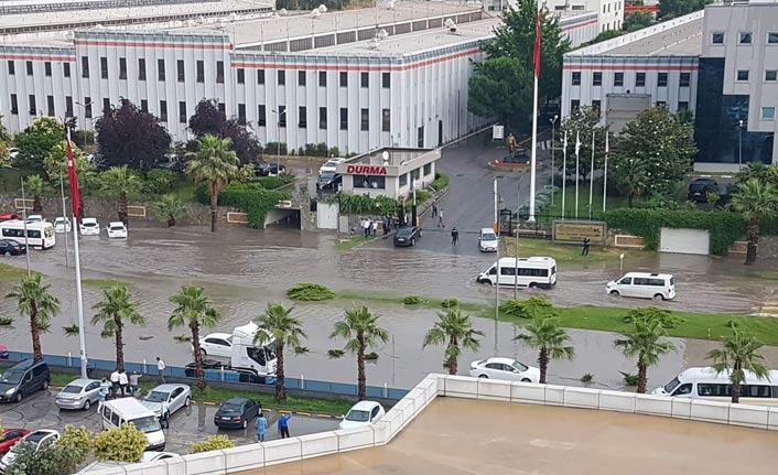 Caddeler adeta göle döndü!