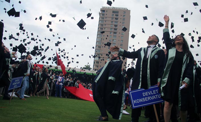 Giresun Üniversitesi’nde mezuniyet coşkusu