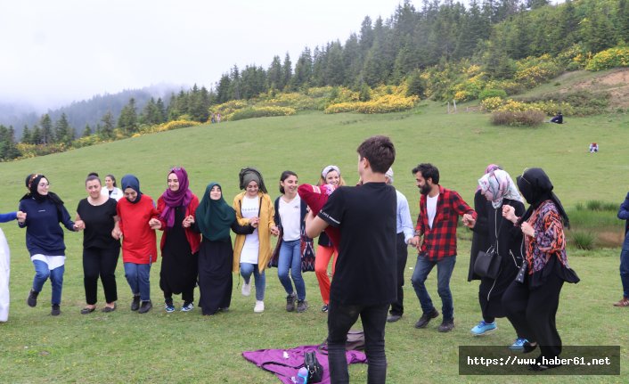 Kaçkar Dağı'ndaki minik göl turistlerin uğrak yeri