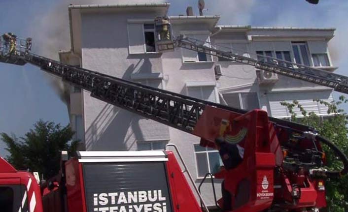 Kadıköy'de korkutan yangın!