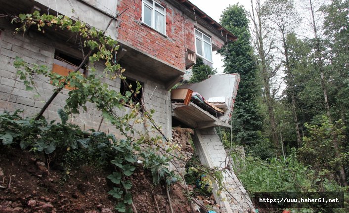 Rize'de yol yaparken evi yıktılar