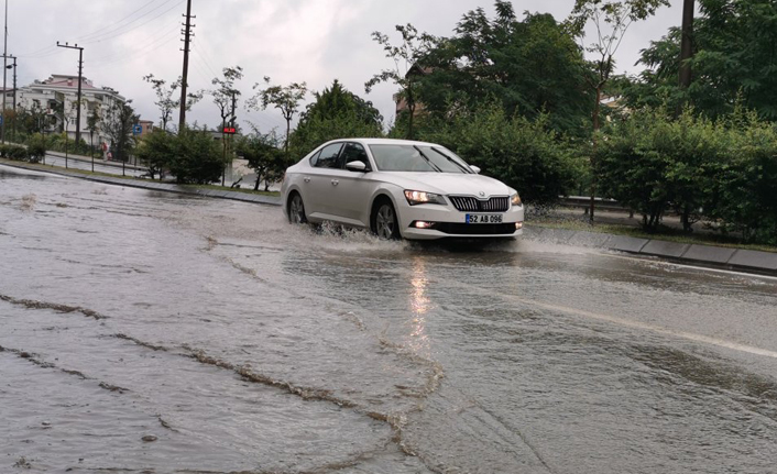 Karadeniz'de yağmur bu kez orayı vurdu!