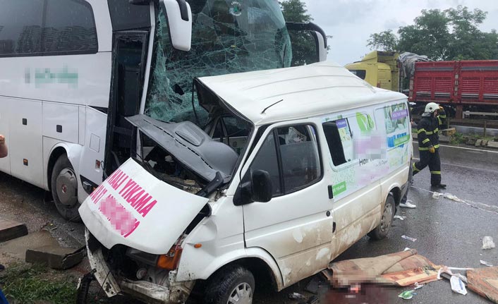 Trabzon plakalı yolcu otobüsü Ordu'da kaza yaptı. 25 Temmuz 2019