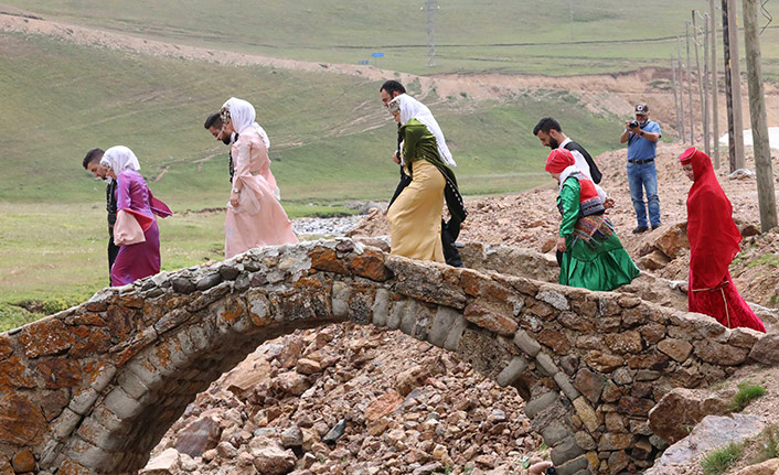 Gümüşhane'de yaylada defile