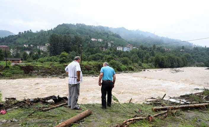 Rize'de sele kapılan kişiyi arama çalışmalarına ara verildi