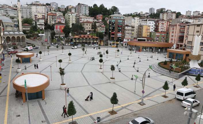 Rize Meydanı'nda meyve ağaçları çiçek açacak