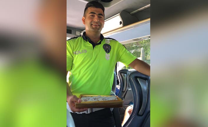 Yolcu otobüsünü durduran polisler bakın ne yaptı