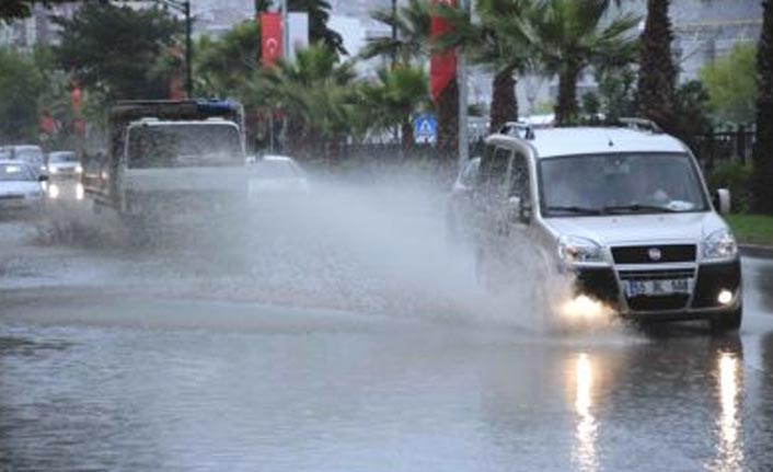 Yağmurlu hava hayatı olumsuz etkiledi