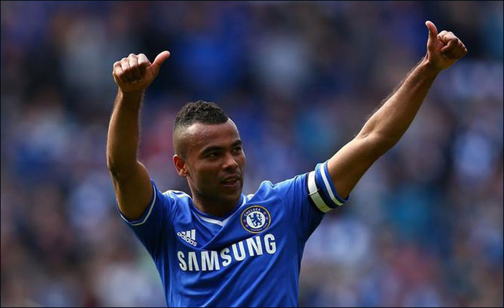 Ashley Cole futbolu bıraktı!