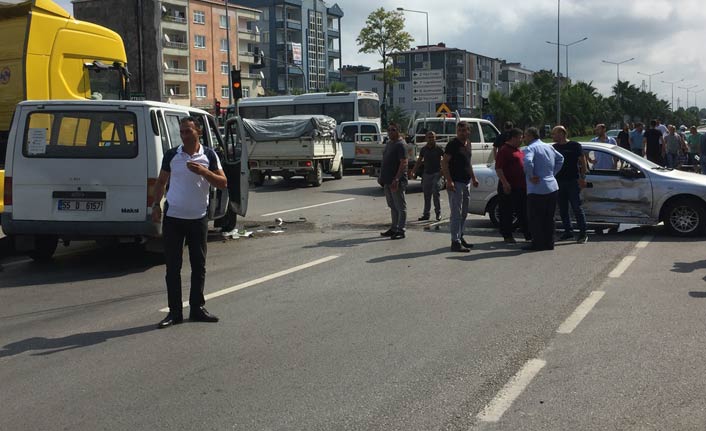 Karadeniz Sahil yolunda zincirleme kaza