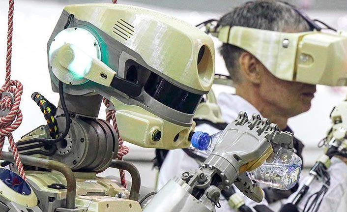 İnsansı robotu taşıyan Rus mekiği uzay istasyonuna bağlandı