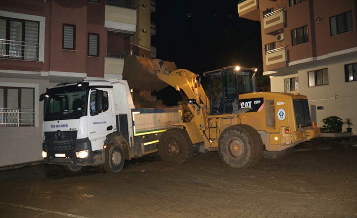 160 kamyon toprak çıktı, araçlar çıkmadı