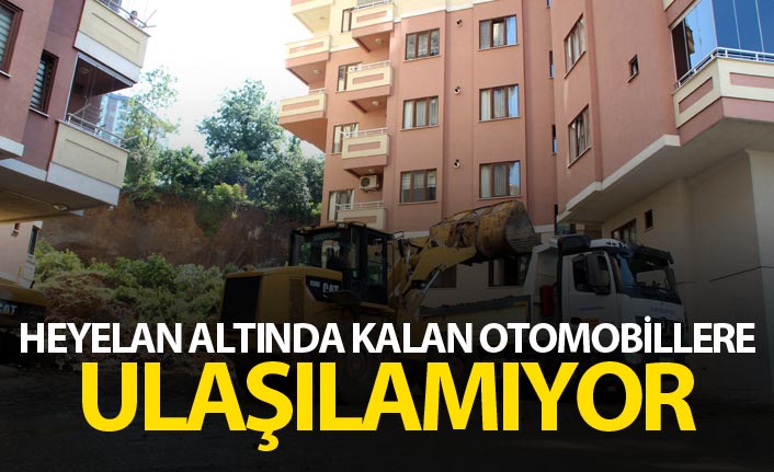 Heyelan altında kalan otomobillere ulaşılamıyor