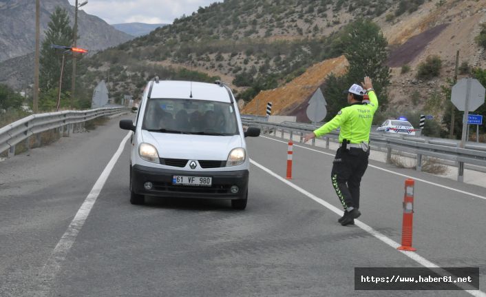 Sürücüler, 'yaşam tüneli'nde bilgilendiriliyor