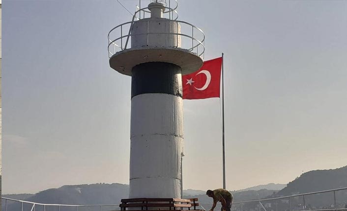 Perşembe Balıkçı barınaklarında Türk bayrakları yenilendi