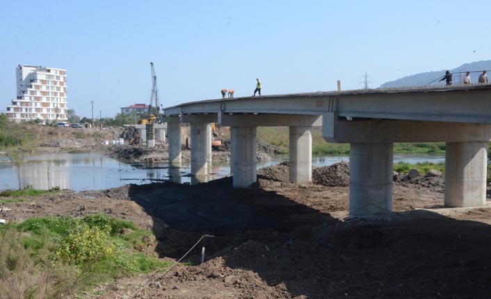 Ordu’da yapımı devam eden Melet Köprüsü, ay sonuna tamamlanıyor