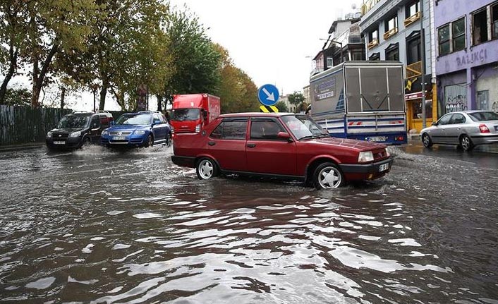 İstanbul'da kuvvetli fırtına ve sağanak