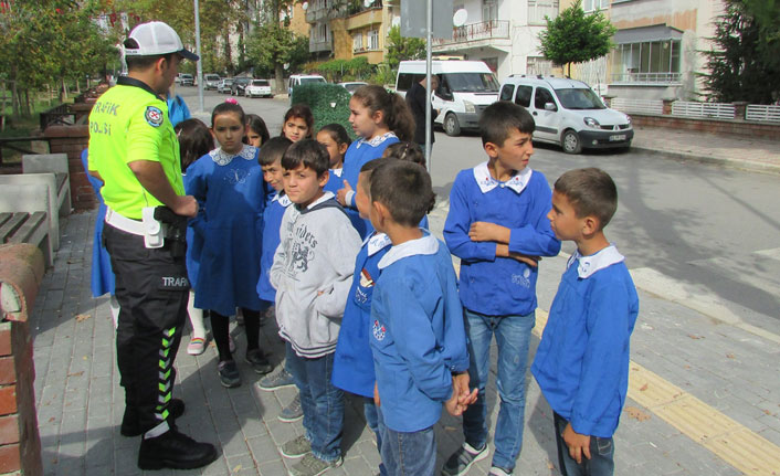 Vezirköprü'de öğrencilere trafik eğitimi verildi