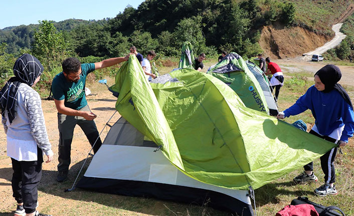 Teknolojiden uzağa gidip kamp kurdular