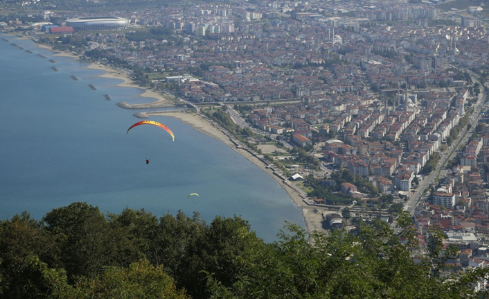 Yamaç paraşütü uçuşları yeniden başladı