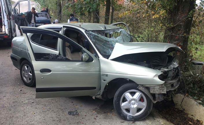 Ordu'da otomobil ağaca çarptı: 4 yaralı