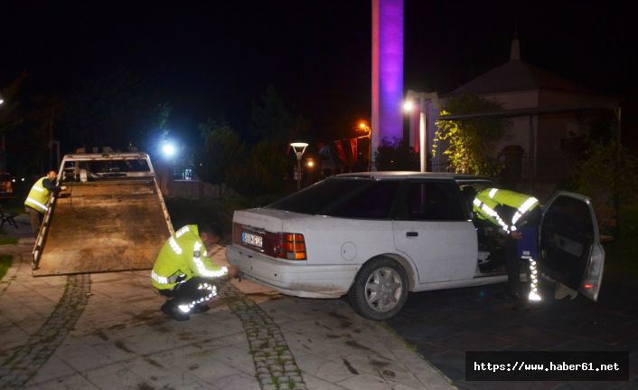  Kaza yapan sürücü otomobili bırakıp kaçtı