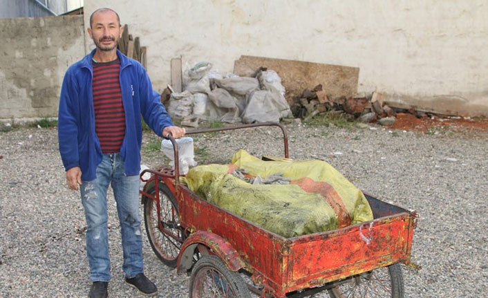 Hurdacı altın dolu poşet buldu, bakın ne yaptı?