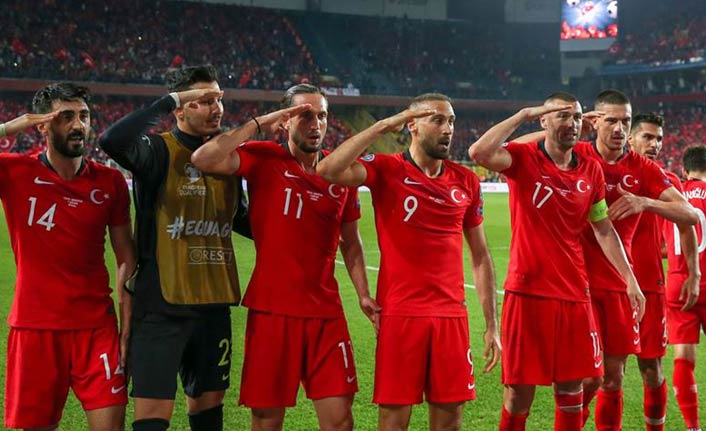 Süper Lig'deki 18 kulüpten UEFA'ya 'asker selamı' tepkisi