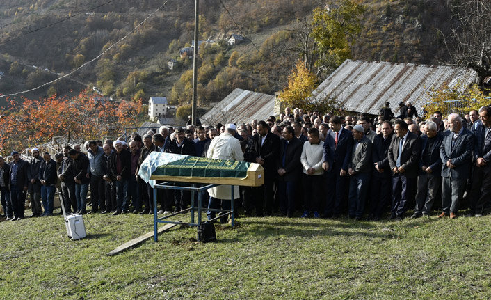 Oğlunun düğününe giderken kazada can verdi!