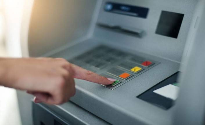 Yeni kimlikle ATM’den para çekilebilecek