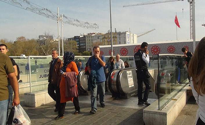 Taksim Metro İstasyonu merdivenlerinde yangın paniği